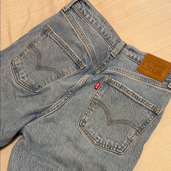 Levi's High Rise Straight Leg Women’s Jeans - Picture 4 of 4